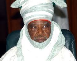 The Emir of Kano, Ado Bayero, has arrived at the Malam Aminu Kano Airport amidst a rousing welcome by his subjects. The emir had travelled abroad on a ... - Ado-bayeor