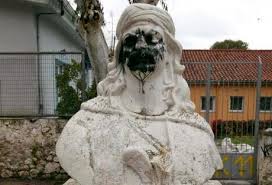 Αποτέλεσμα εικόνας για Αθηνα καταστρεφουν αγαλματα