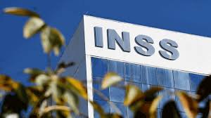 Determinada idade mínima para ganhar benefício do INSS