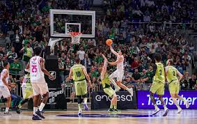 El Dreamland Gran Canaria remonta al Unicaja a la heroica y en la prórroga (100-101)