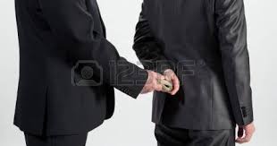 Risultati immagini per prendere mazzetta