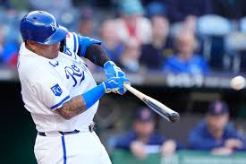 Salvador Perez passes George Brett for most home runs at Kauffman Stadium