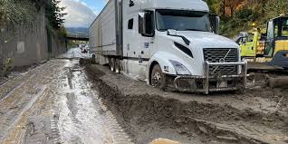 Landslide shuts down major interstate in Seattle metro