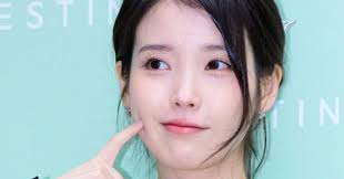 IU says dating style suffocated her as breakup with Lee Jong-suk is confirmed - CHOSUNBIZ