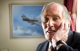 Disappointed: Bomber Command veteran John Joyner, 89, is upset at being turned down for a new clasp because his service was a week too short - article-2353485-1A9F0CE8000005DC-862_634x408