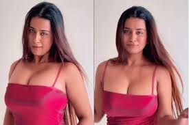 Hot Sexy Video: डीपनेक कपड़े में देसी भाभी ने दिखाए नखरें, देखकर मचल उठा युवाओं को दिल, अब वीडियो हुआ वायरल