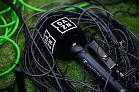 Dazn mit Problemen: Keine Interviews möglich – Technik streikt vor Freiburg gegen Schalke