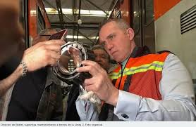Director del Metro supervisa mantenimiento a trenes de la Línea 2