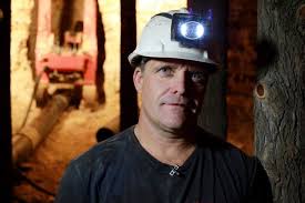 Lightning Ridge opal miner Chris Cheal Photo: Chris Cheal says if he can&#39;t mine, he won&#39;t be staying in Lightning Ridge. (ABC News: Liv Casben) - 4548258-3x2-700x467