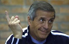 El seleccionador de fútbol de Uruguay, Oscar Washington Tabárez, durante una conferencia de prensa en el complejo de alto rendimiento de la Asociación ... - IMAGEN-6278607-2