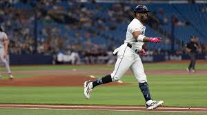 Díaz day to day with left side tightness, 'not going to rush' return