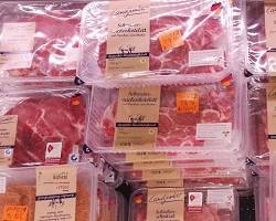 صورة Vlees in Duitse supermarkt