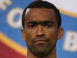 CHELSEA defender Jose Bosingwa is facing a knee operation which could keep him out for up ... - 138292_1