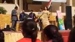رقص شرقي وتلميذ يشنق نفسه..