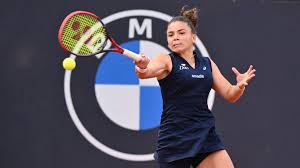 Jasmine Paolini in action at the Italian Open