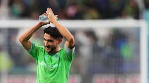 Andrew Thomas helps Sounders extend unbeaten streak to 9 with 3-0 victory over Revolution