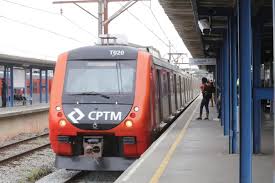 Manifestantes invadem trilhos e bloqueiam trecho da Linha-12 de trem