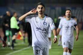 عکس | مهاجم سابق استقلال به پرسپولیس پیوست