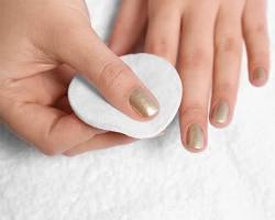 صورة إزالة طلاء الأظافر