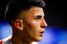 Thiago Almada no levanta cabeza: expulsión infantil ante el Elche