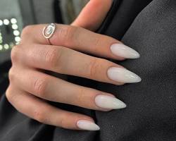 Image de Stiletto Almond Nails