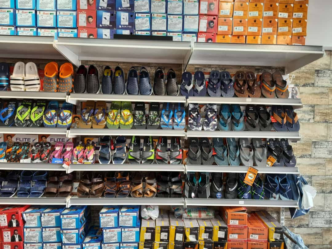 SHOE DISPLAY RACK