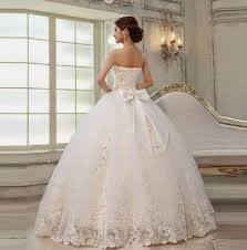 Resultado de imagem para tendencia de vestidos de noivas 2016