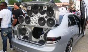 Resultado de imagen para fotos de vehiculos haciendo escandalos