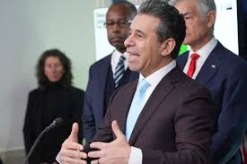 FDA Commissioner's Drug Review Plan Sparks Alarm