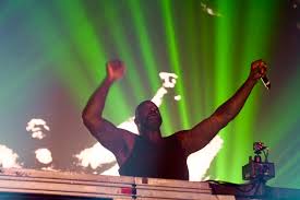 Photos: Shaq pulls fans on stage at Denver show