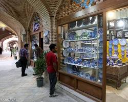 Image of مغازه‌های صنایع دستی در بازارچه عودلاجان
