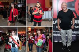 Pré-estreia de Zico vira festa de torcida e domina cinema no RJ