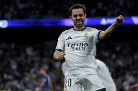 El Barcelona sale con el once esperado y Bernardo Silva es la novedad en el Real Madrid