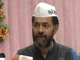 Bangalore: Aam Aadmi Party (AAP) leader Yogendra Yadav on Thursday said his party would not give in to the time-frame given by the Centre to form the ... - Yogendra_Yadav_AAP_360