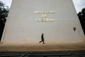 Missão arrecadar: a estratégia do governo para alcançar o superávit das contas a partir de 2027