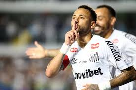 Buteur avec Santos, Neymar apporte son soutien à Vinicius en célébrant comme lui