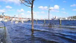 Sturmflutwarnung für die Ostsee: Diese Wasserstände sind möglich — NDR.de