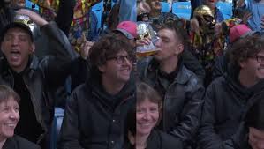 The XX son vistos en la lucha libre de la Arena México antes de sus conciertos en el Pepsi Center ⏐VIDEO