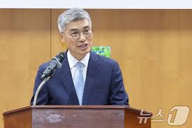 인사말하는 이준수 한국금융연수원장