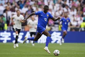Football. Hernandez malmené, Kolo Muani et Thuram imprécis... Les remplaçants en difficulté chez les Bleus