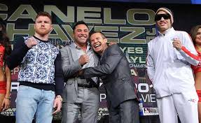 Óscar De la Hoya y Julio César Chávez en el Especial Cinco de Mayo de PBC