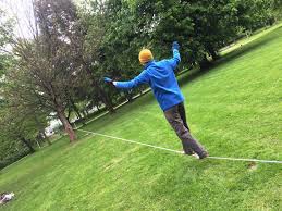 Résultat de recherche d'images pour "slackline"