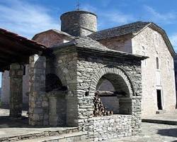 Εικόνα Το καθολικό της Μονής Κανάλων