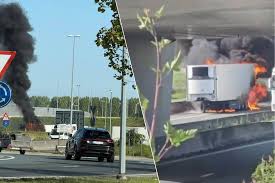 KIJK. Vrachtwagen in lichterlaaie op Expresweg in Zuienkerke