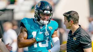 Jaguars WR Christian Kirk, potential 2024 NFL trade deadline target, 
suffers broken collarbone, per report