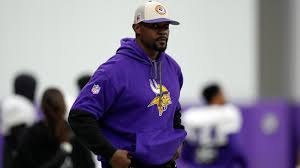 Brian Flores, a head coach candidate, gets new deal with Vikings