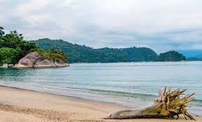 Praia Escandalosa: Casais Ousados Chocam João Pessoa! 😱 - Imagen principal del artículo