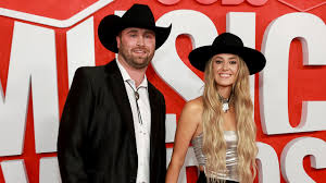 Lainey Wilson's Early Struggles & SXSW's 'Beast Race' Premiere