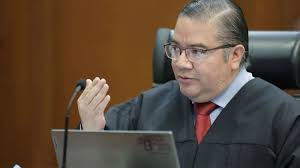 Ministro rechaza seguro médico privado en presupuesto de la Corte