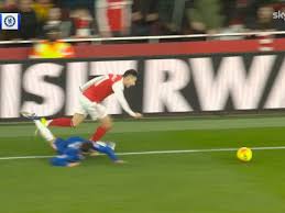 (Video): Pedro Neto gets Chelsea’s latest red with stupid second yellow